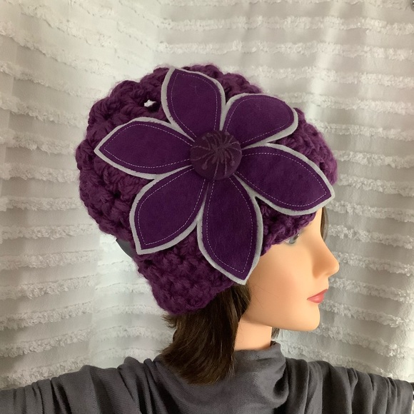 😍 Handcrafted Purple Cloche - Picture 2 of 9
